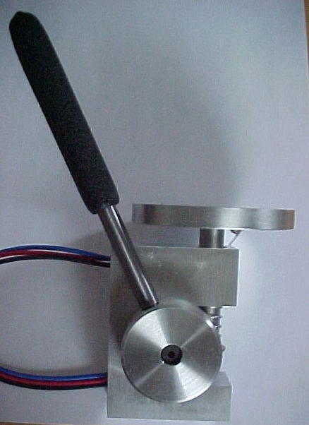 Vacuum crimper pedestal lever